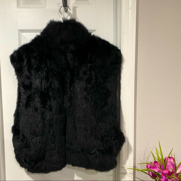 Blk Faux Fur Vest (Size M)?🌹 - Picture 2 of 13
